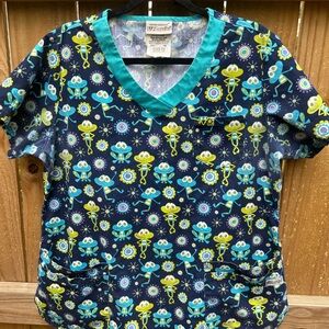 Uniform Advantage Frog Pattern Scrub Top size large